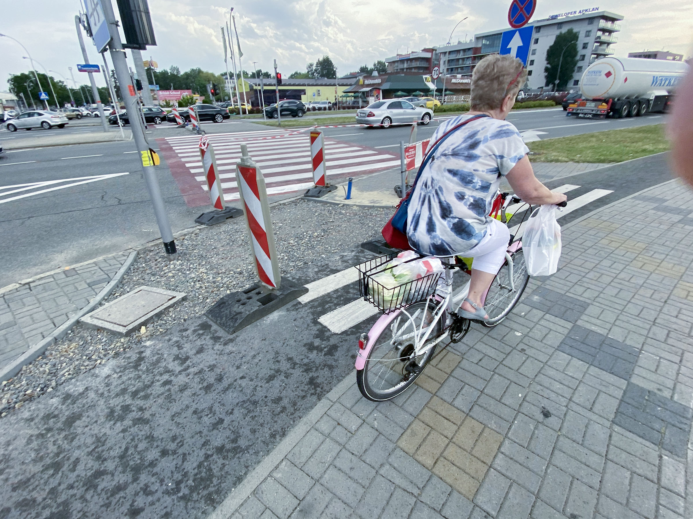 Przejazd rowerowy przez Powstańców Warszawy.jpeg
