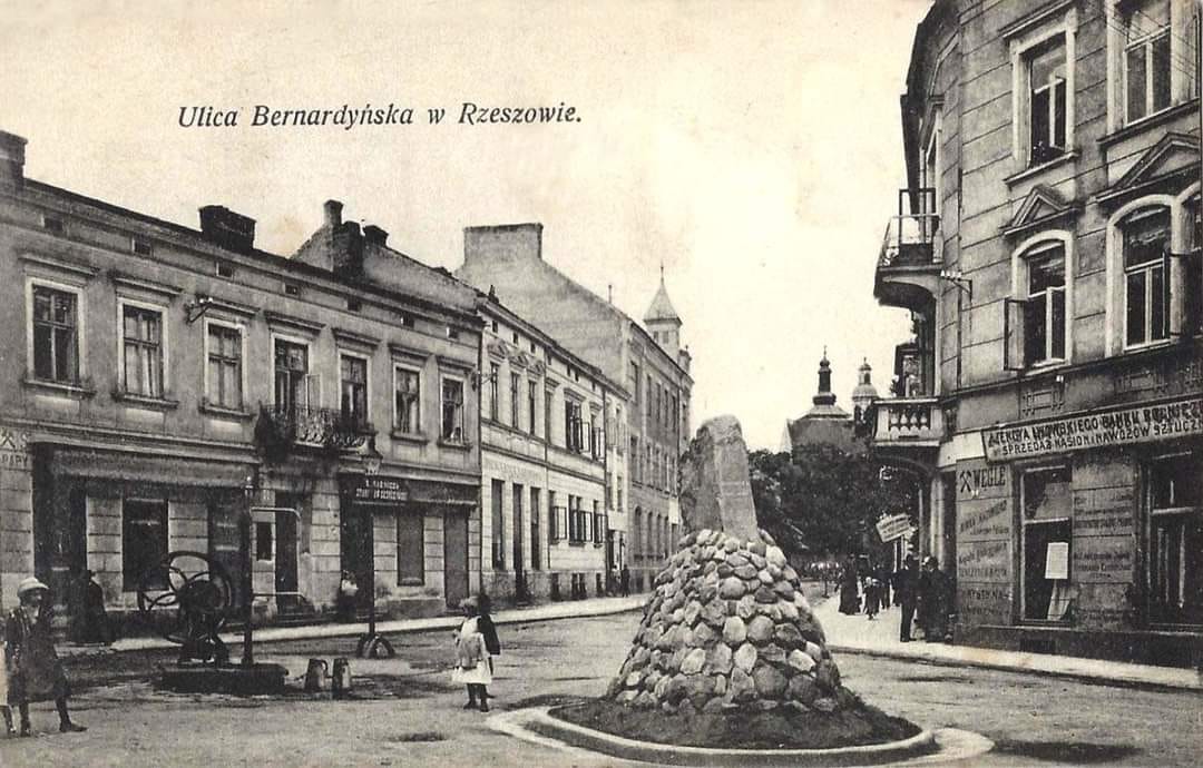 Historyczny pomnik grunwaldzki.jpeg