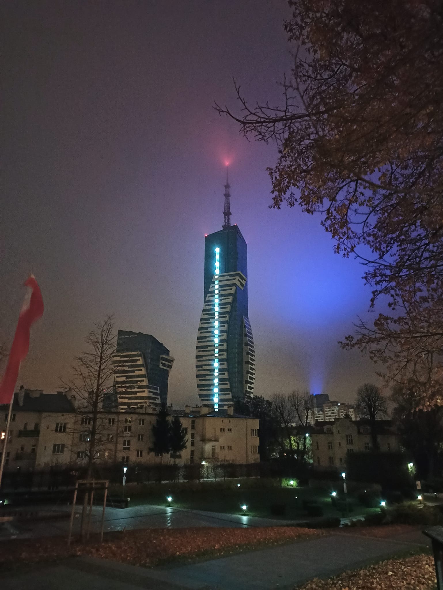 Olszynki Park z oświetlonym szachtem FOT. RZESZOWDLACIEBIE.jpg