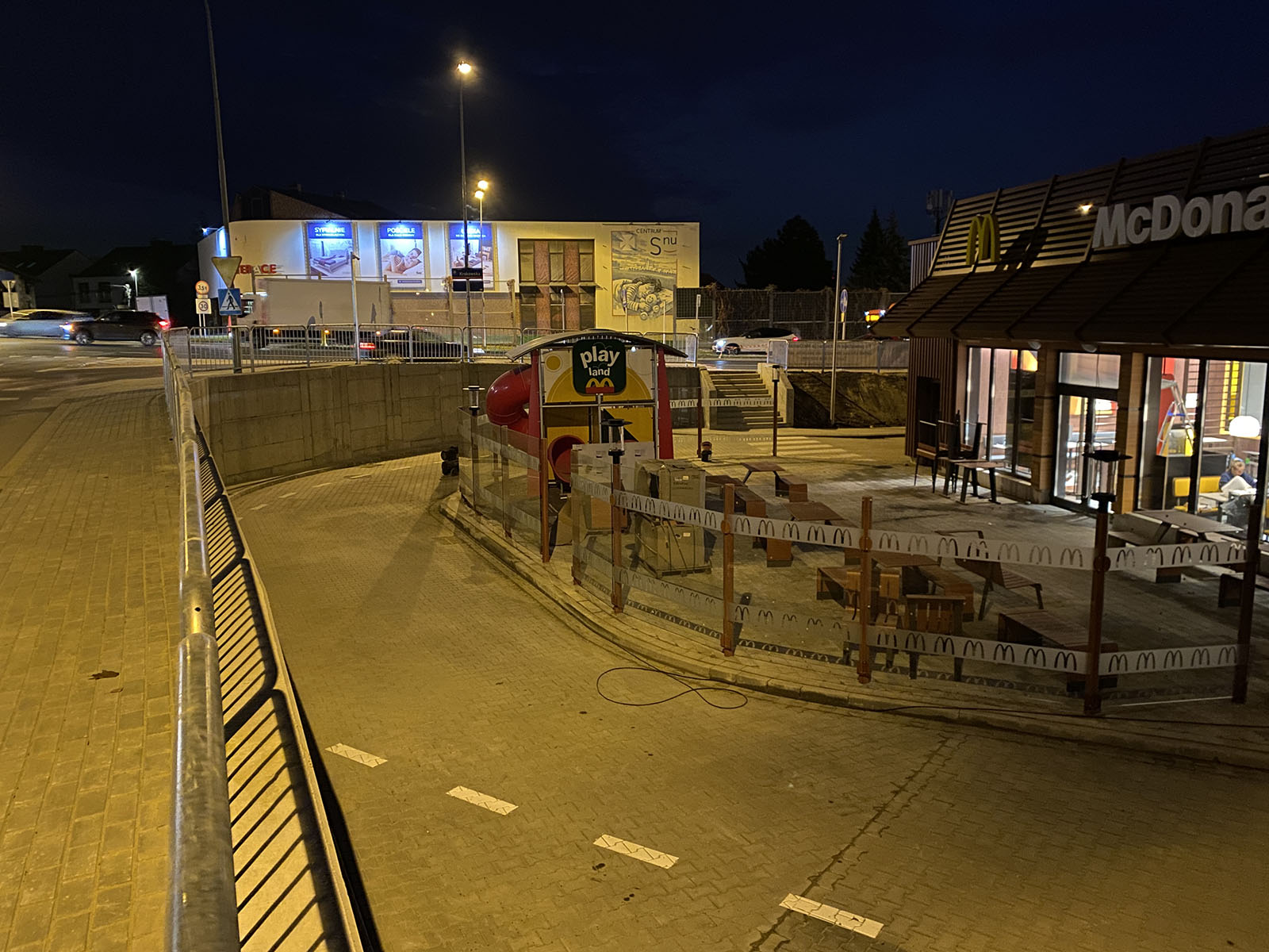 McDonalds Dębicka 2.JPG