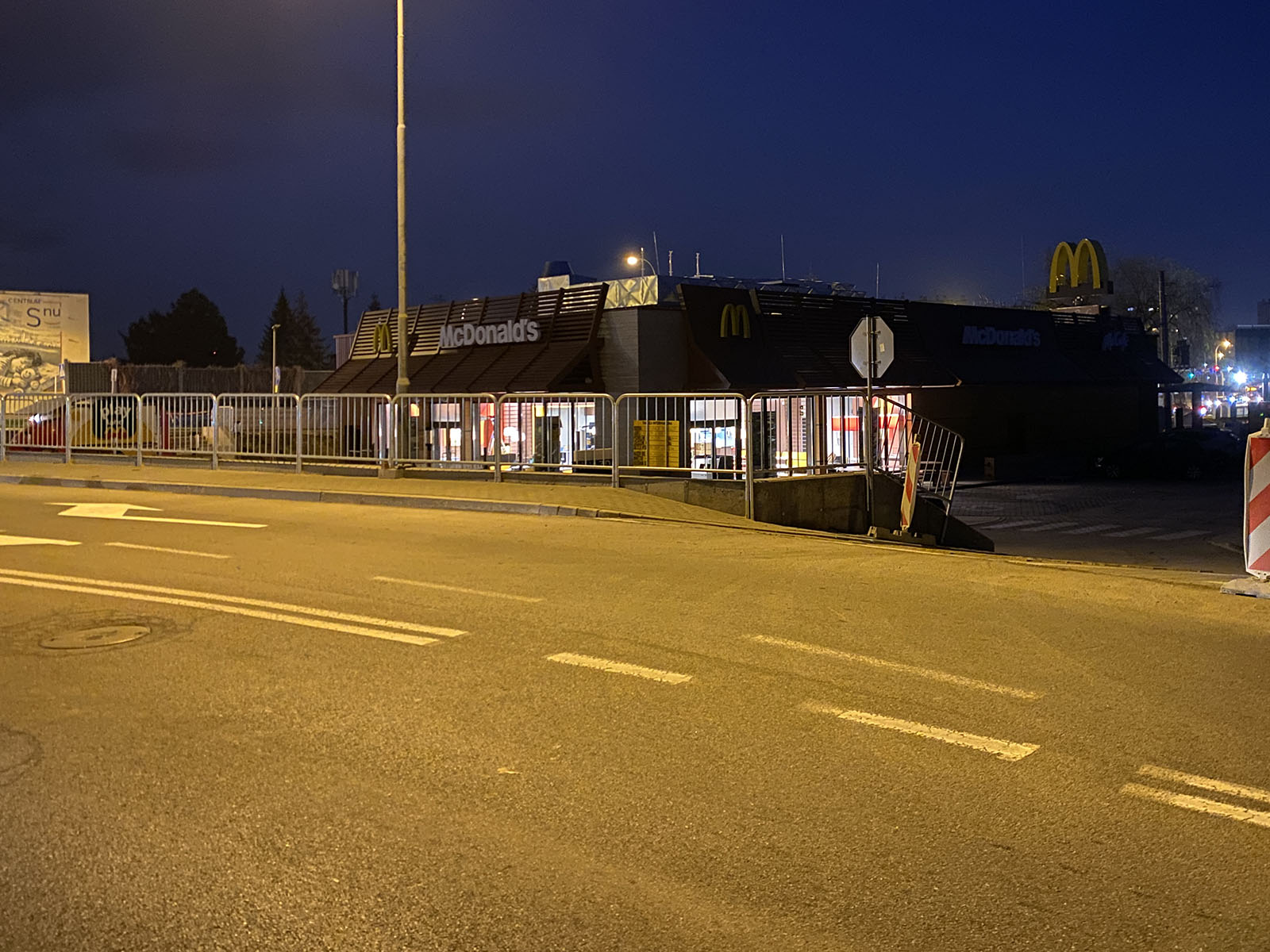 McDonalds Dębicka 3.JPG