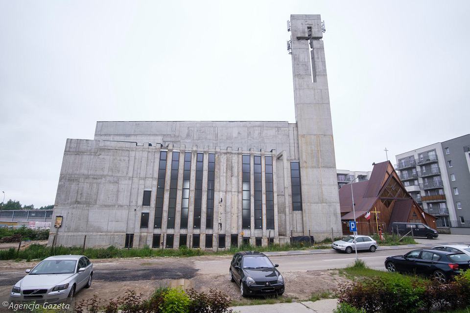 z26017788V,Rzeszow--ul--Solidarnosci--Kosciol-rzymskokatolick.jpg