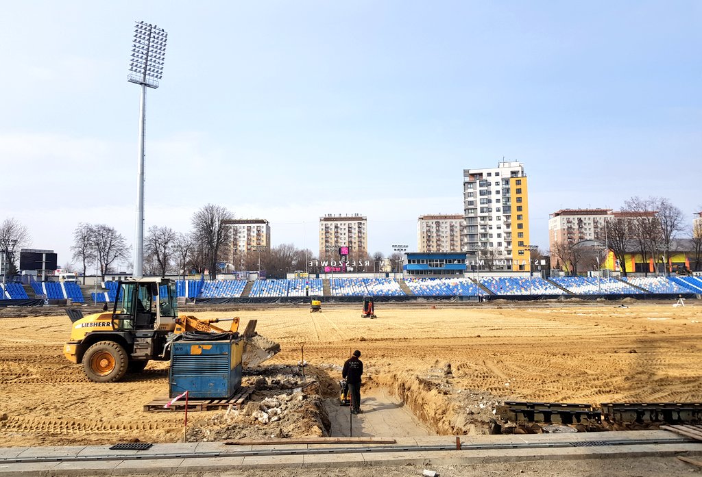 Budowa boiska na Stadionie Miejskim. FOT. STAL RZESZÓW.jpg