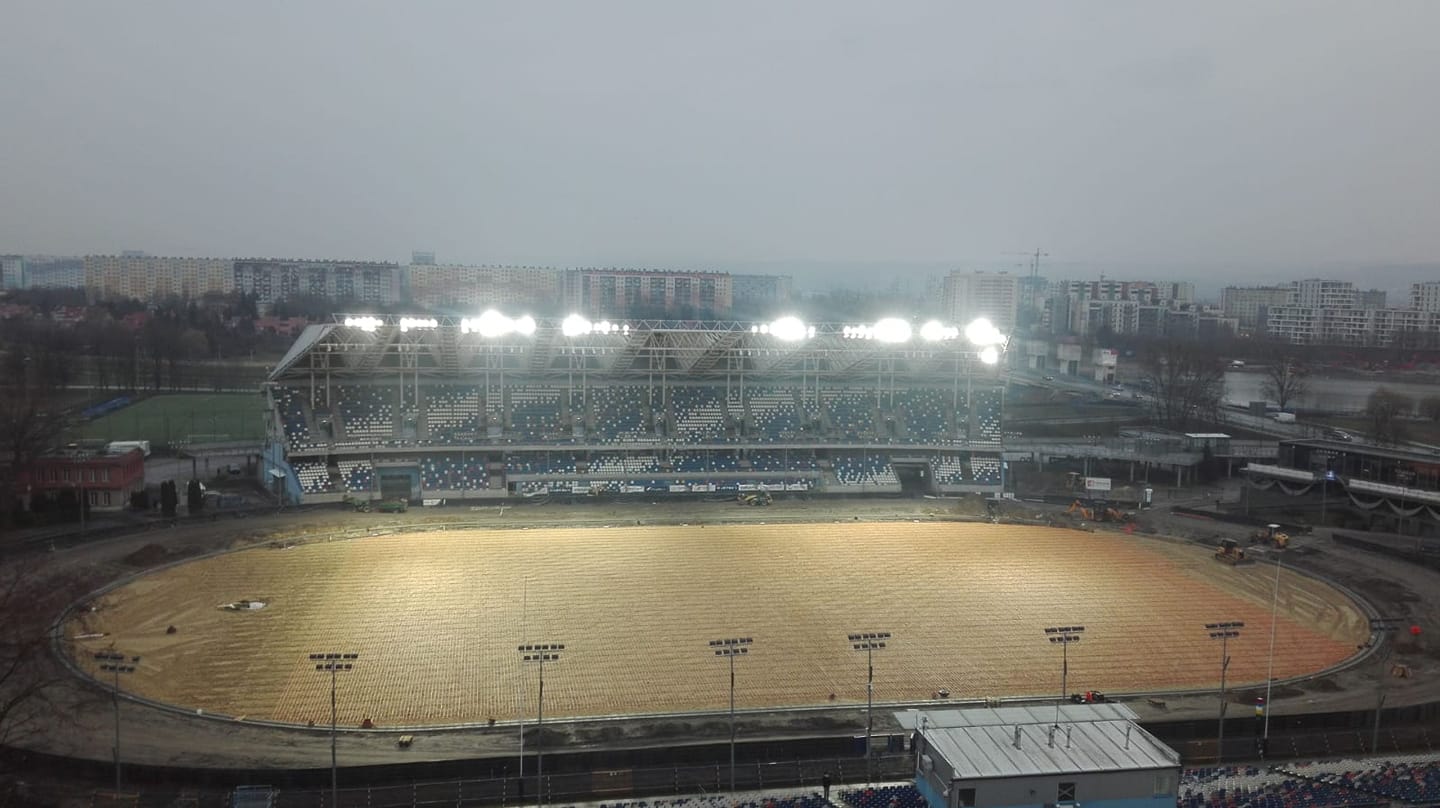 Próba oświetlenia wschodniego na stadionie miejskim.jpg