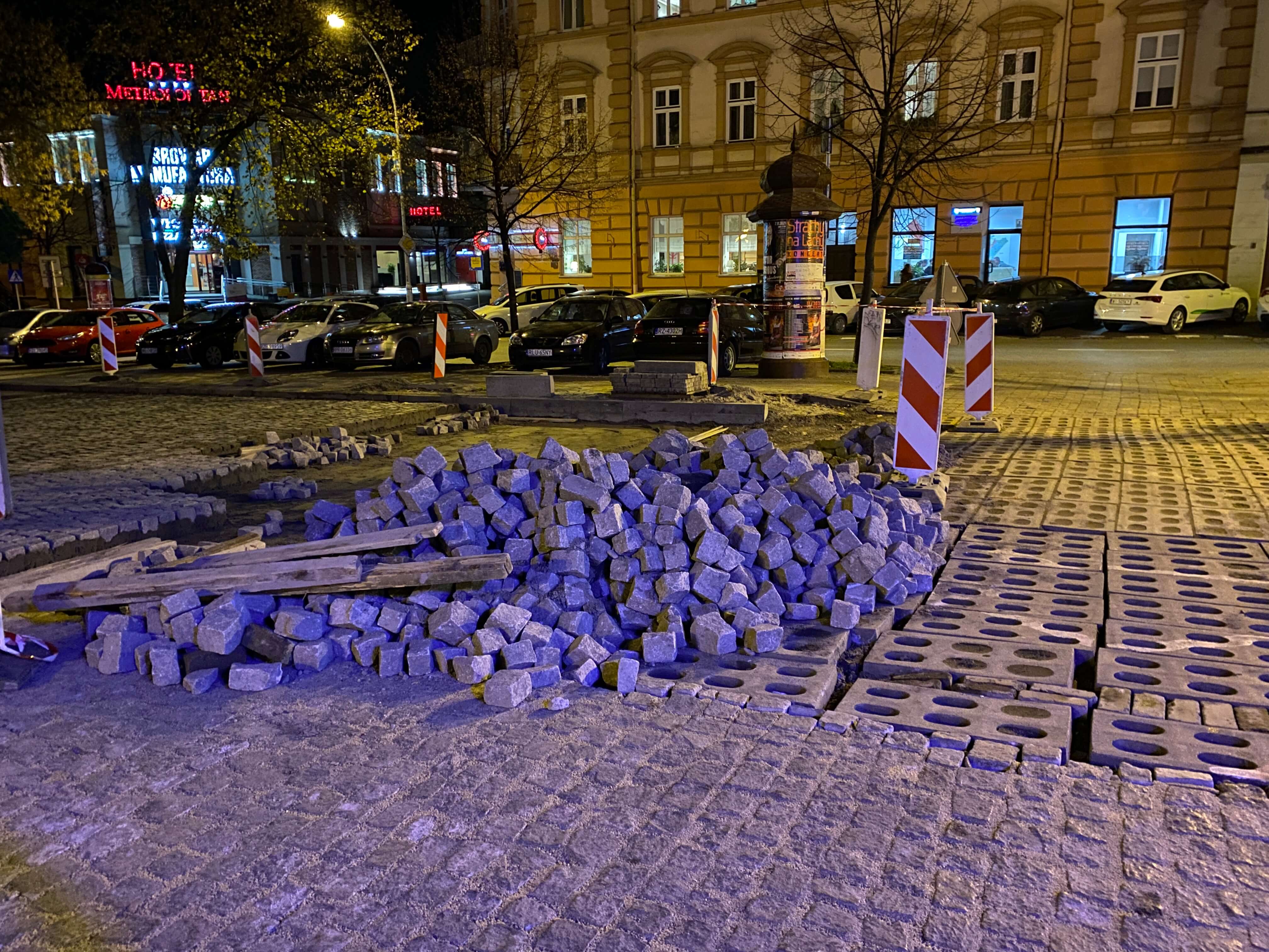 Nieszczęsny parking przy ratuszu (1).jpg