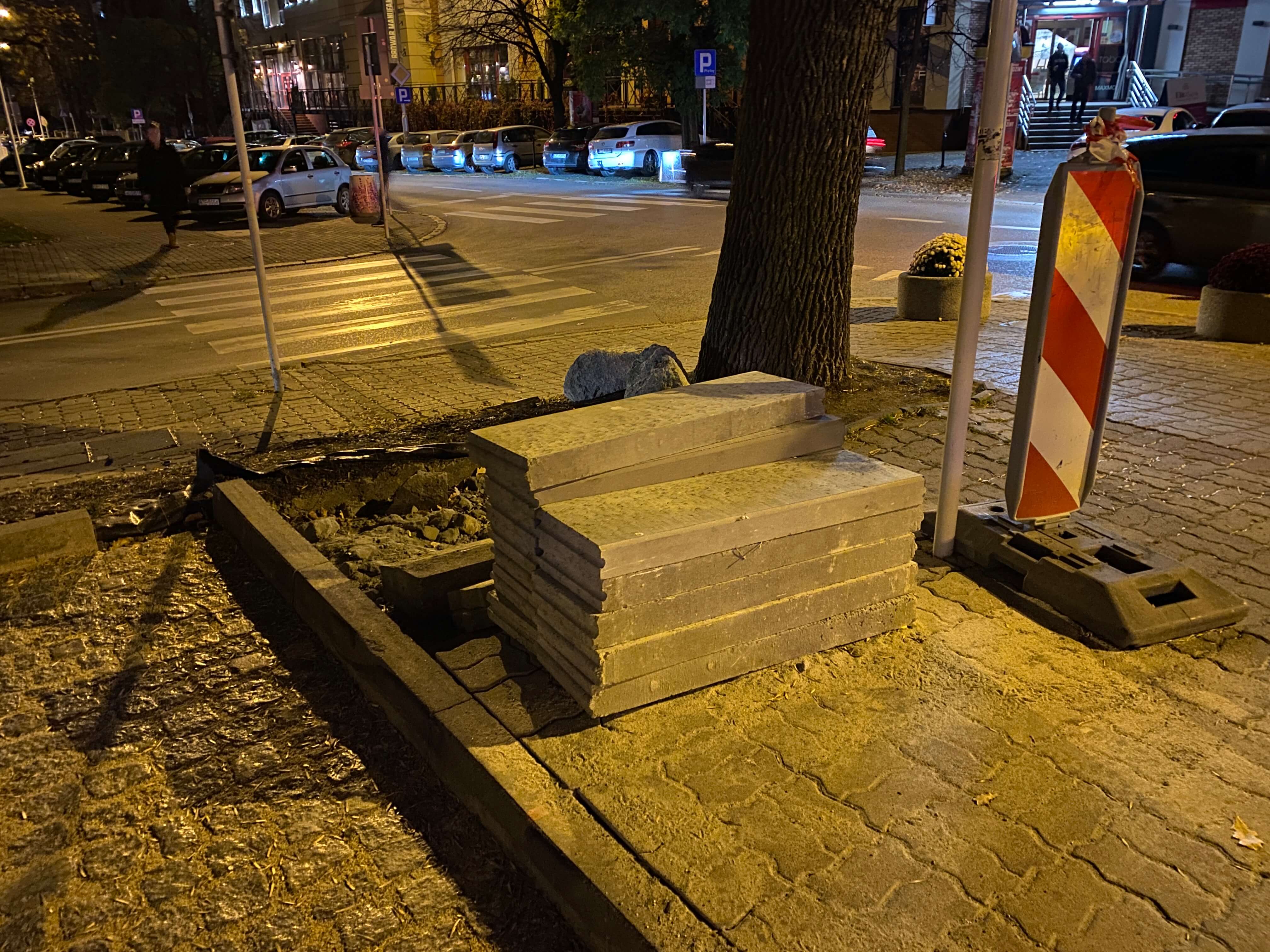 Nieszczęsny parking przy ratuszu (3).jpg