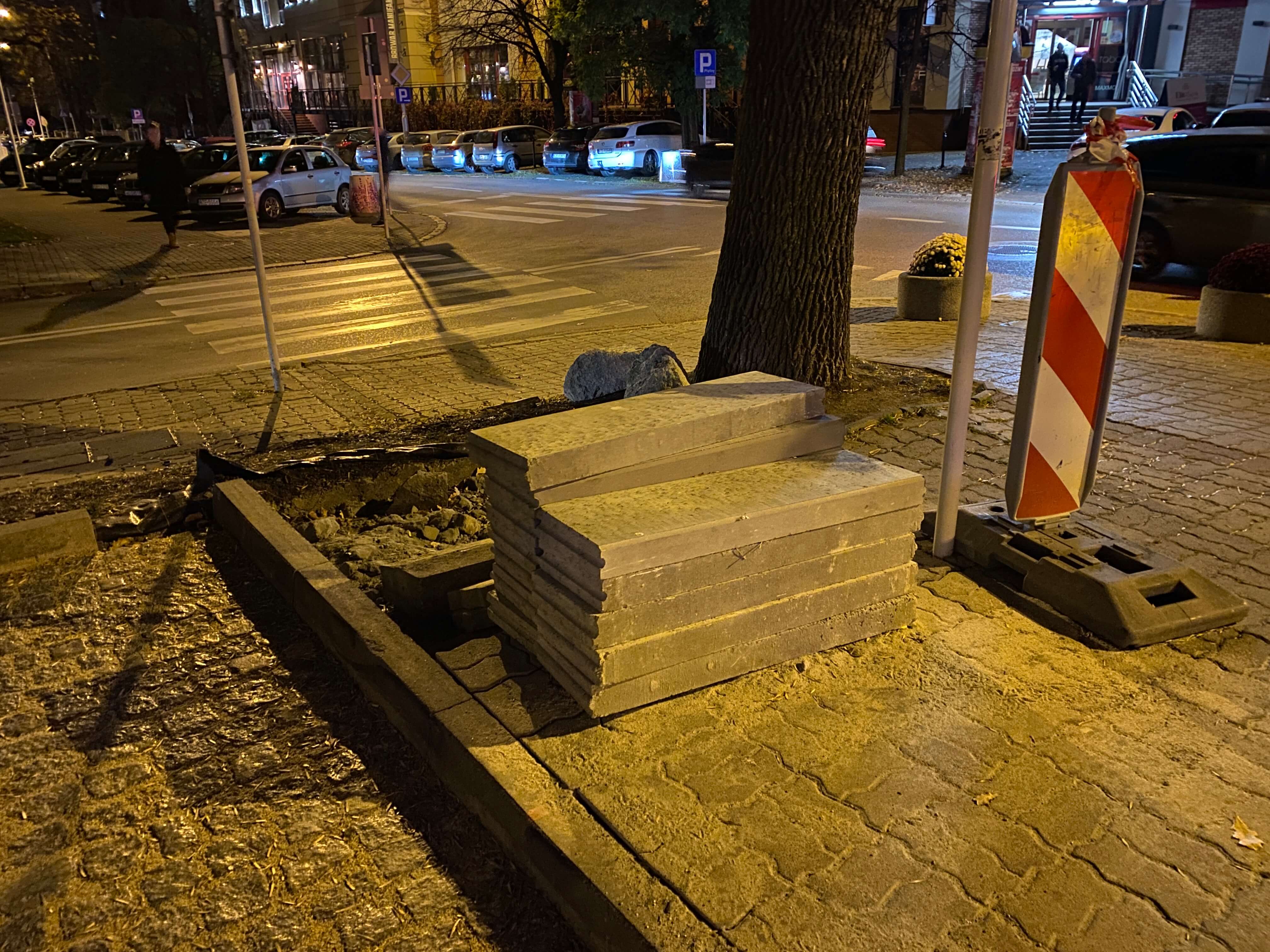 Nieszczęsny parking przy ratuszu (3).jpg