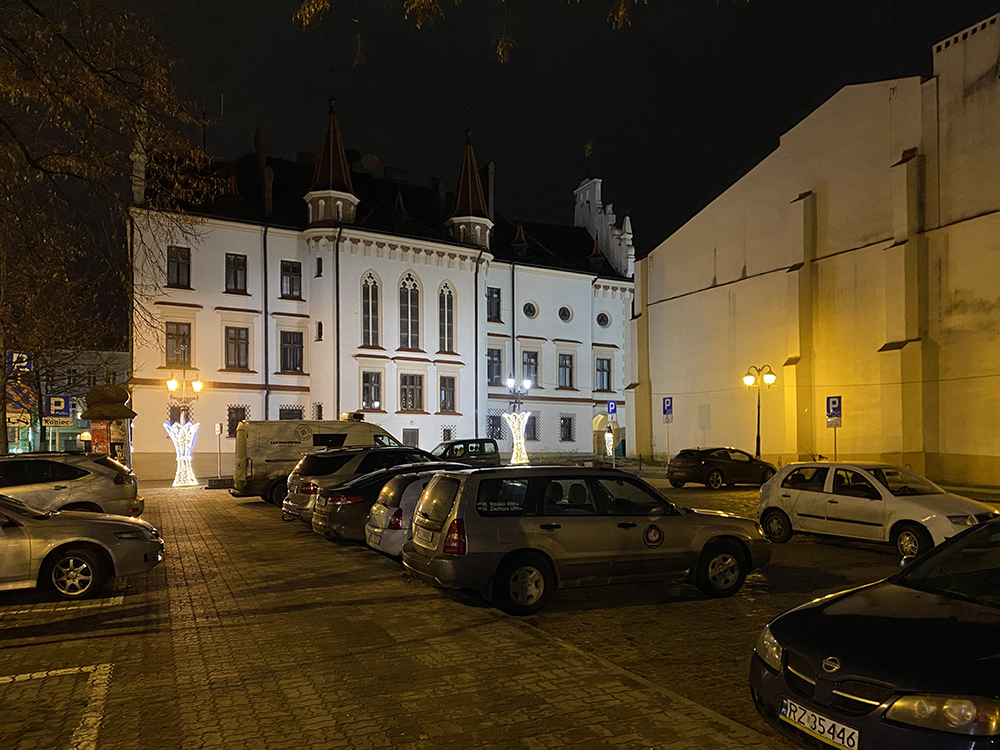 Nieszczęsny parking przy ratuszu (1).JPG
