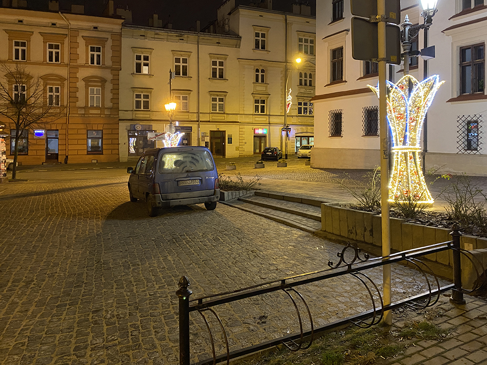 Nieszczęsny parking przy ratuszu (2).JPG