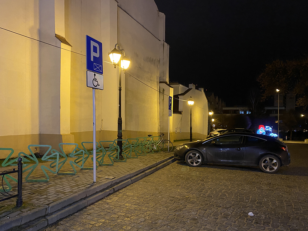 Nieszczęsny parking przy ratuszu (3).JPG