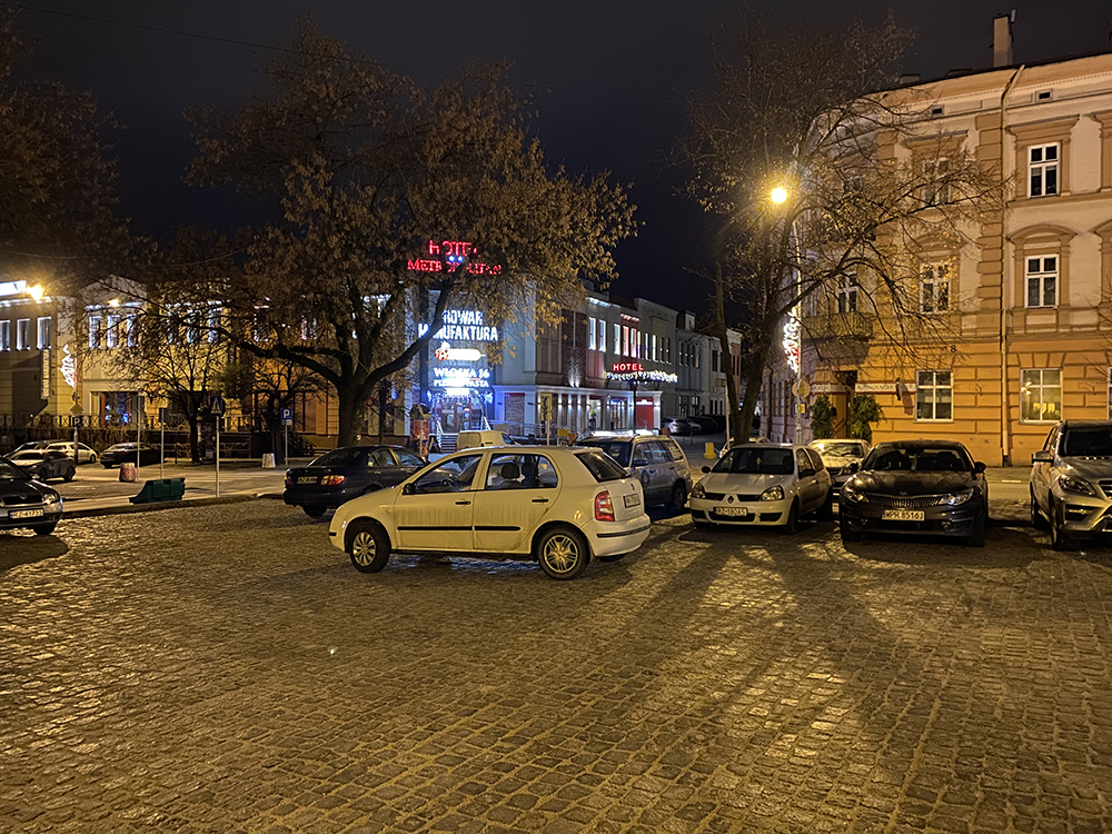 Nieszczęsny parking przy ratuszu (4).JPG