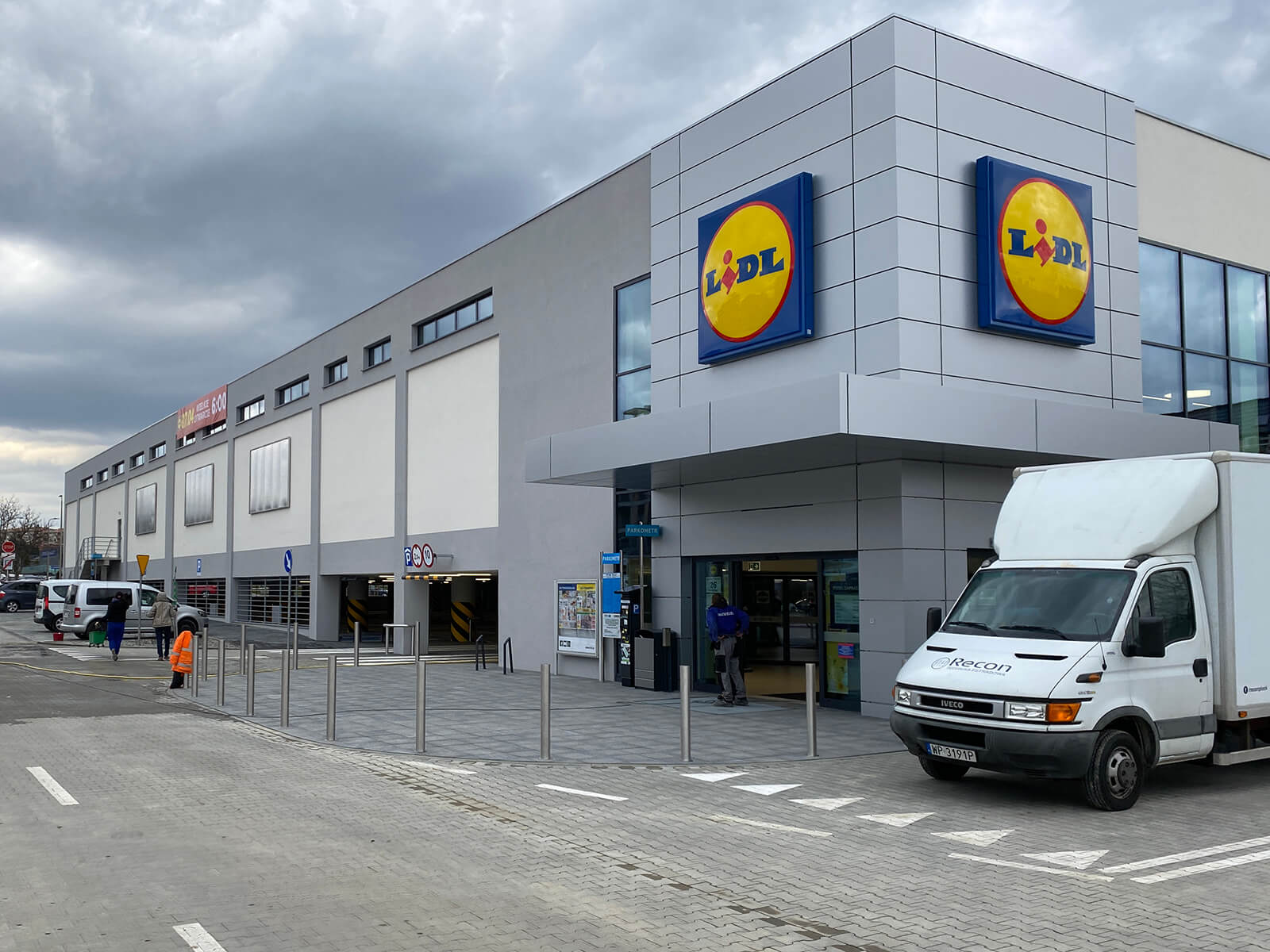 Lidl przy al. AK (6).jpg