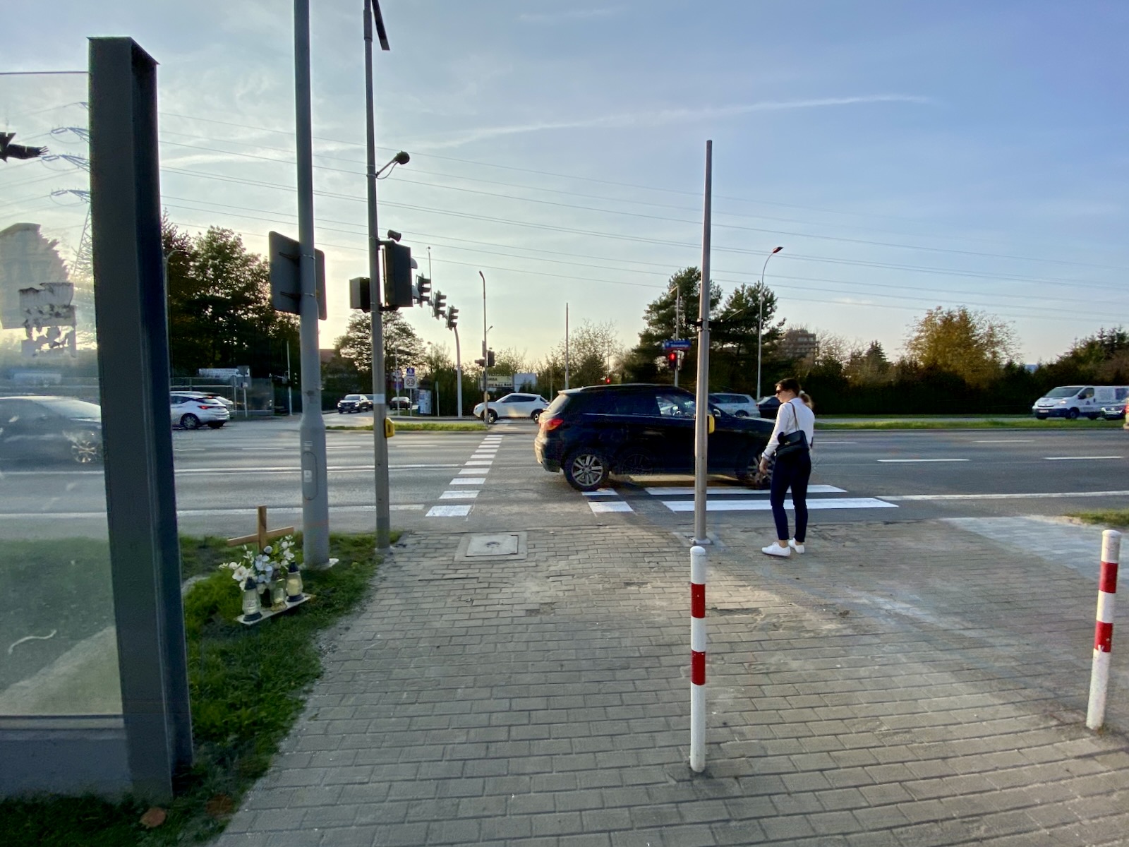 MZD naprawia swoje błędy - skrzyżowanie Sikorskiego z Nowowiejską.jpeg