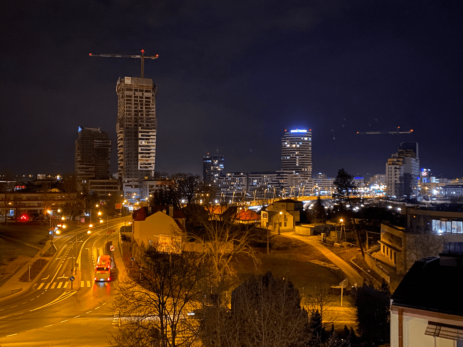 Rzeszowski skyline - okolice mostu Zamkowego.png
